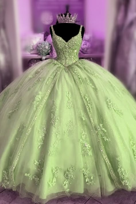 Green Quince Dress, Princess Tiana Dress, Tiana Wedding, Green Quinceanera Theme, Princess Tiana Birthday Party, Princess Sweet 16, Tiana Dress, Green Ball Gown, Green Quinceanera Dresses