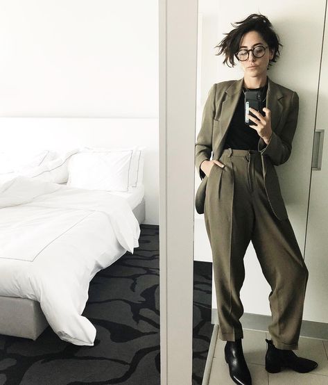 Queer Fashion Suit, Tomboy Suit Aesthetic, Wedding Guest Lesbian Outfit, Semi Formal Tomboy Outfit, Tomboy Cocktail Attire, Feminine Suits Wedding Guest, Formal Queer Outfits, Tomboy Night Out Outfit, Formal Masculine Women Outfits