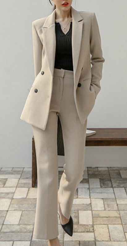 Suits For Women Winter Outfit, Business Women Suits Classy, Coat Suits For Women Korean, Woman In Formal Suit, Winter Business Wear For Women, Business Formal Women Aesthetic, Ladies In Suits Classy, Woman Suit Dress, Business Woman Accessories