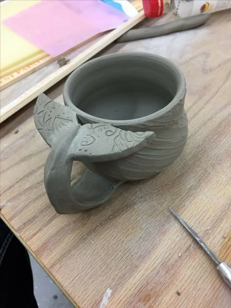 Mug Handle Ideas Design, Orca Ceramic Pottery, Pottery Cup Ideas Design, Clay Art On Cup, Clay Cups Ideas, Clay Mug Designs, Pinch Pot Designs, Ceramic Cup Ideas, Clay Pottery Ideas For Beginners