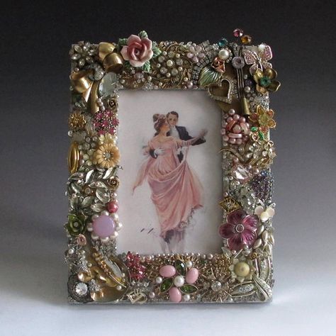 Vintage Jewelry Frame in Pinks with Gold Silver by vintagedesign39 Shabby Chic Picture Frames, Jeweled Picture Frame, Jeweled Picture, Old Jewelry Crafts, Jewel Frames, Jewelry Repurposed, Jewelry Frames, Vintage Rhinestone Jewelry, Jewelry Wall