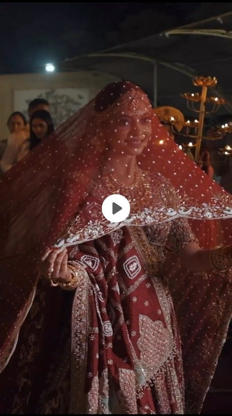 Indian Bride With Long Veil, Long Dupatta Bride, Bridal Entry With Long Dupatta, Bridal Entry With Veil Indian, Dulhan Dupatta Indian Bridal, Indian Bride Veil, Unique Bride Entry Indian Wedding, Dulhan Entry Ideas, Indian Bride Entry