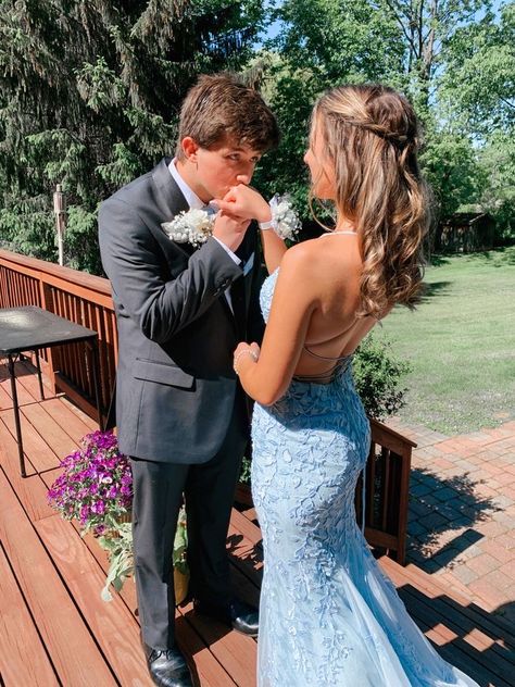 Prom Couple Pictures, Couple Prom Pictures, Couples Prom, Applique Prom Dress, Prom Photography Poses, Couple Prom, Homecoming Poses, Prom Pictures Couples, Prom Picture Poses