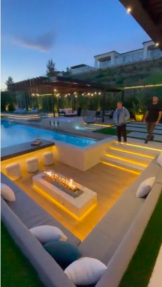 Luxury Pools Backyard, Backyard Resort, Dream Backyard Pool, Modern Backyard Landscaping, Luxury Pools, Backyard Pool Landscaping, Modern Pools, Modern Backyard, Backyard Pool Designs