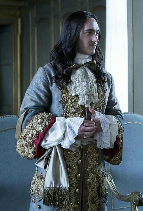 Versailles tv serie costumes! Versailles Bbc, Louis Xiv Versailles, Versailles Series, Alexander Vlahos, Versailles Tv Series, Black Long Hair, George Blagden, 17th Century Fashion, Sun King