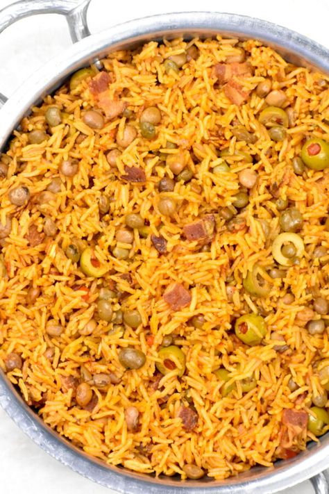 Arroz con Gandules - GypsyPlate Side Dishes For Chicken Wings, Arroz Con Gandules Puerto Rican, Arroz Con Gandules Recipe, Rice And Pigeon Peas, Puerto Rican Rice, Sofrito Recipe, Great Side Dishes, Chicken Wings Recipes, Puerto Rican Foods