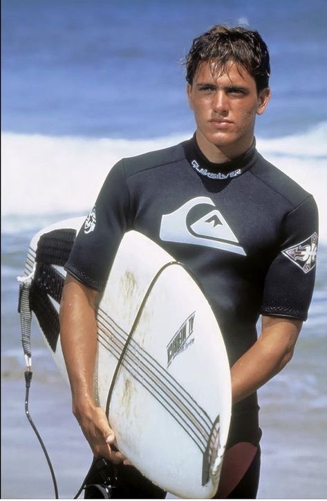 Guy With Surfboard, Surfer Reference Pose, Man With Surfboard, Australian Surfer Guys, 2000s Surf Fashion, Australian Guy Aesthetic, Kelly Slater 90s, Hot Surfers Men, Surfer Boys Aesthetic