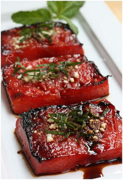 Grilled Watermelon Recipes, Watermelon Steak, Grilled Fruit Recipes, Watermelon Recipe, Watermelon Dessert, Seared Ahi Tuna, Melon Recipes, Grilled Watermelon, Seared Ahi