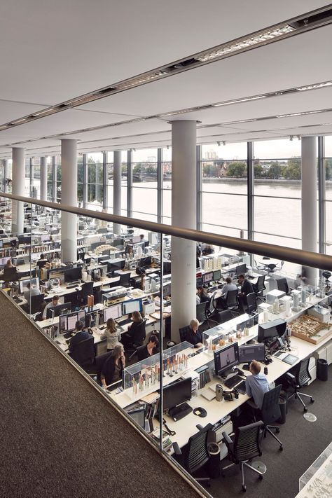 Walking into Foster’s London office, on the banks of the Thames in Battersea, you climb a broad stair past a café buzzing with colleagues grabbing coffee. Inside, a high-ceilinged space has a glass wall looking out on the river, the city, and the gray sky beyond. Models for projects new, old, and unrealized surround rows of desks in an impossibly quiet open work area. Minimalist Office Space, Seeing The Future, Luxury Office Interior, Open Concept Office, Banks Office, Finance Accounting, Urban Design Architecture, Open Space Office, Architecture Company