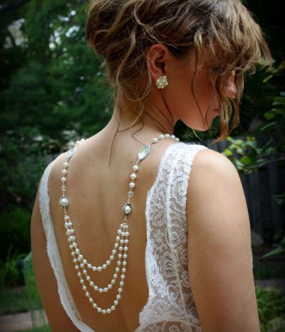 The back necklace! Do you like this trend? #blushprom Backdrop Necklace, Vintage Wedding Jewelry, Backdrops Necklace, Pearl Necklace Wedding, Back Necklace, Pearl And Lace, Necklace Wedding, Ivory Pearl, Wedding Planners