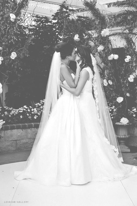 This is on top of my list of relationship goals they are so beautiful too Wlw Wedding, Lesbian Weddings, Lgbt Wedding, Two Brides, Lgbt Love, Lgbtq Wedding, Anais Nin, Lesbian Wedding, Gay Wedding