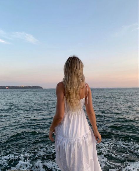 Blonde Aesthetic Wallpaper, Beachy Girl Aesthetic, Beach Dress Photoshoot, Coast Cowgirl, Coastal Outfits, Scandi Summer, Easy Beach Hairstyles, Unique Senior Pictures, Beach White Dress