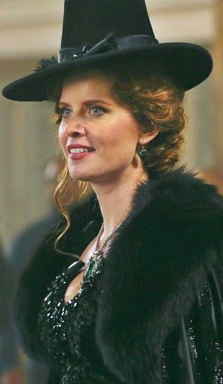 Once Upon a Time - 30 day challenge: least favorite female character zelena the wicked witch of the west Ouat Characters, Elder Scrolls Games, Emilie De Ravin, Once Up A Time, Welcome To Storybrooke, Wicked Witch Of The West, Magic Comes With A Price, Witch Of The West, Outlaw Queen