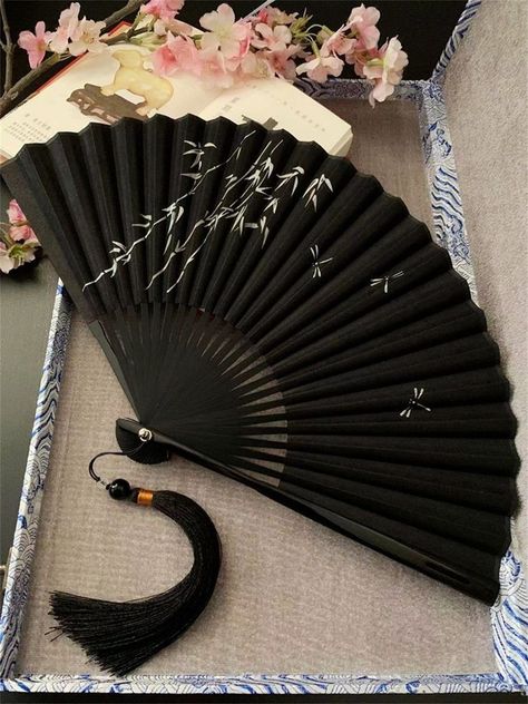 How To Make A Japanese Fan, Hand Fan Reference, Hand Fan Aesthetic, Chinese Fan Design, Hand Fan Design, Pretty Fans, Chinese Hand Fan, Japanese Hand Fan, Handmade Fan