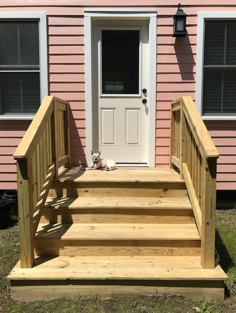 Front House Steps Entrance, Mobile Home Steps Ideas, Small Wooden Porch, Porch Steps Ideas, Diy Back Porch, Backdoor Steps, Back Door Steps, Small Front Porches Designs, Mobile Home Steps