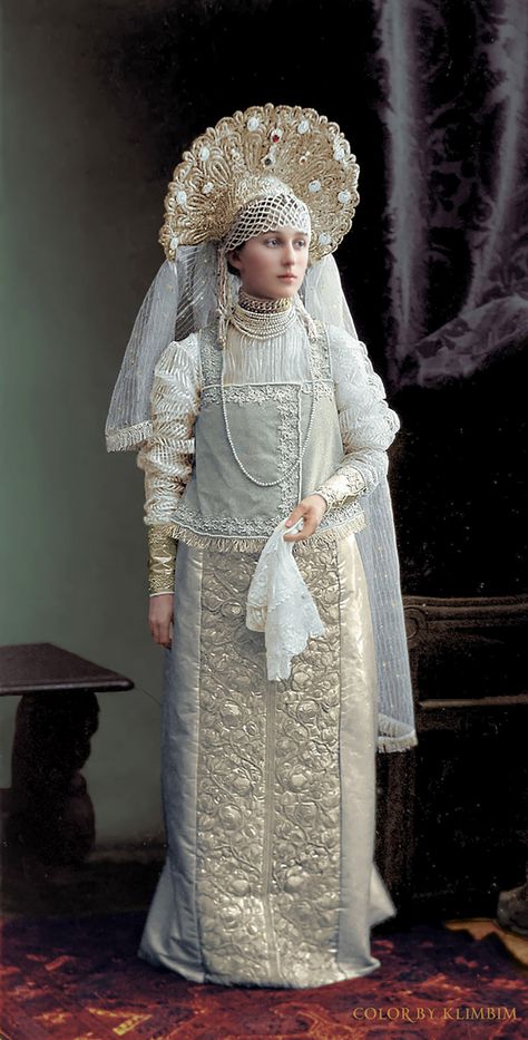 PHOTOS of the last ball hosted by the Romanov royal family - in COLOR - Russia Beyond Russian Dress, Russian Clothing, Dressed In White, Russian Culture, Costume Ball, Imperial Russia, Foto Art, Russian Fashion, Family Fashion