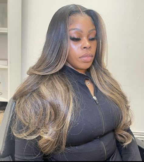 Highlighted Wig Black Women, Microlinks Black Women, Bundles Black Women, Highlight Wig Dark Skin, Sew In Highlights Black Women, Black Sew In With Blonde Highlights, Highlighted Sew In Black Women, Black Sewin Blonde Highlights, Traditional Sew In With Highlights