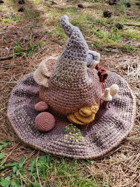 Cute Cottagecore Crochet, Goblincore Knitting Patterns, Crochet Acorn Hat Pattern Free, Crochet Fantasy Hat, Renfaire Crochet Ideas, Renisance Fair Crochet, Ren Faire Outfits Crochet, Crochet Mushroom Witch Hat, Ren Fair Crochet Patterns