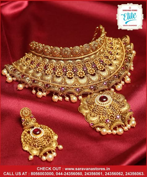 It's grandeur, festive and contemporary... this gold queenly choker is intricately designed with rubies emblished and pairs with an elegant earrings in Chandabali design. #goldchoker Check out : www.saravanastores.in Call us at : 8056003000, 044-24356060, 044-24356061, 044-24356062, 044-24356063 #goldchokerdesign #goldchokermodels #goldchokercollection #goldchokerset #Saravanaelitegold #Saravanaelite #goldpnecklace #goldnecklace #evergreen #evergreennecklace #SaravanaStoresEliteGold Gold Necklace Heavy Design, Heavy Gold Sets Jewelry Indian Design, Chik Set Gold, Rajputana Jewellery, Nath Bridal, Heavy Jewellery, Gold Jewelry Prom, Fancy Diamond Ring, Bridal Jewellery Inspiration