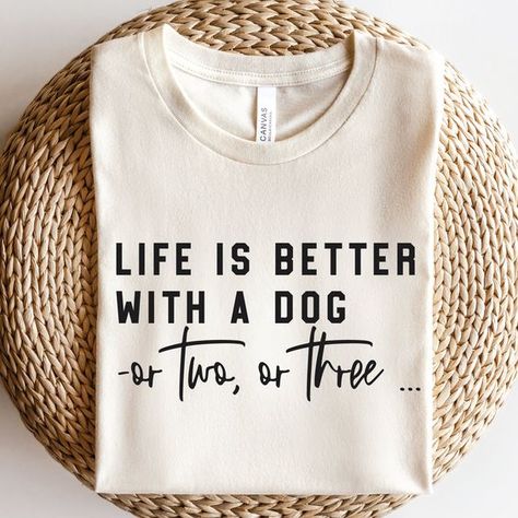 Shirts About Dogs, Dog T Shirt Design, Dog Rescue Quotes, Mama Shirt Ideas, Cricut Projects Gifts, Sublimation Designs For Shirts, Design Jersey, Dog Shirts, Funny Dog Shirts