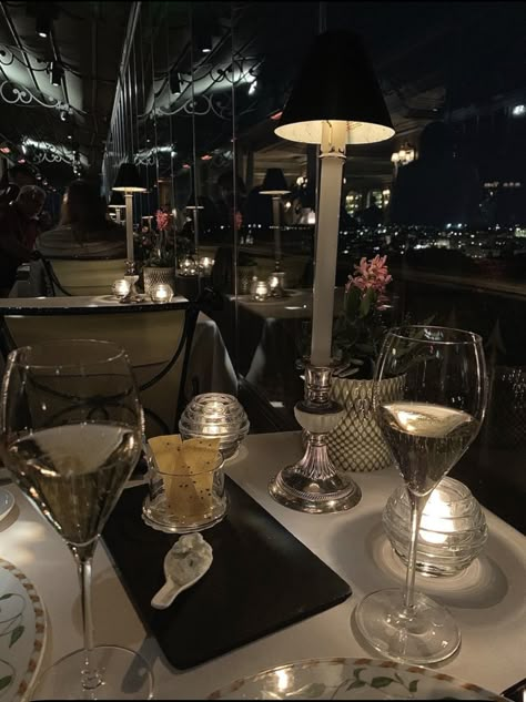 High Class Lifestyle, Luxury Dark Aesthetic, Hotel View, Restaurant Aesthetic, Explore Aesthetic, Bow Wallpaper, Luxury Restaurant, Hotel Luxury, Luxury Bedroom Master