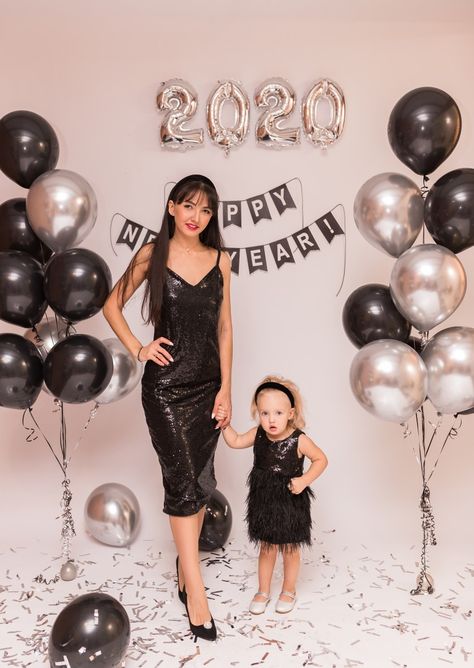 New Years Photoshoot Family, New Years Family Photos, Family New Year Photo Shoot, New Year Photography Ideas, New Year Family Photo Ideas, New Years Family Photoshoot, Happy New Year Photoshoot, New Year Family Photoshoot, New Years Photoshoot Ideas