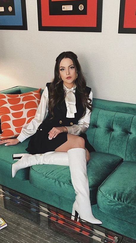 Fallon Carrington Outfit, Fallon Outfits, Elizabeth Gilles, Liz Gilles, Dynasty Outfits, Queen Liz, Dynasty Clothing, Fallon Carrington, Jade West