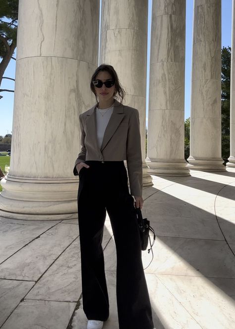 Outfit inspo Business Casual Outfits Cropped Blazer, Style Crop Blazer, Crop Blazer With Dress, Suits For Women With Sneakers, Cropped Blazer Outfit Work, Wide Leg Pants And Blazer Outfit, Styling Cropped Blazer, Black Pants And Blazer Outfit, Cropped Suit Outfit