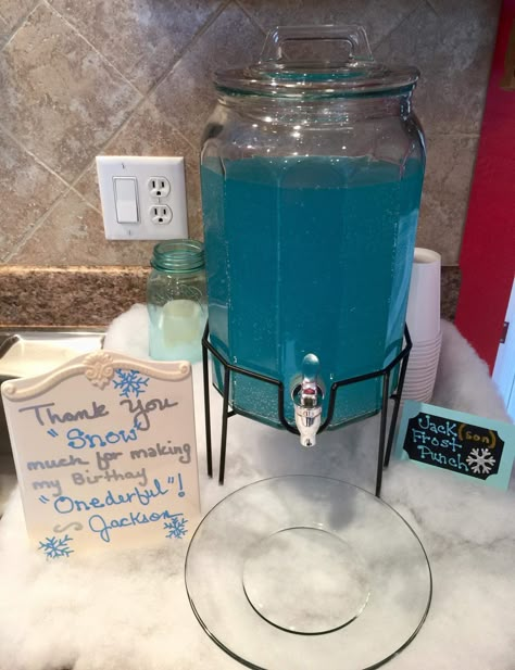 Winter Onederland Drink Ideas, Snow Flake Birthday Party Ideas, Winter Onederland Birthday Party Blue And Purple, Winter Onederland Party Chili Bar, Winter Wonderland Birthday Snacks, Birthday Winter Wonderland Theme, Jack Frost Themed Food, Snowflake Theme Birthday Party, Winter Birthday Theme Ideas