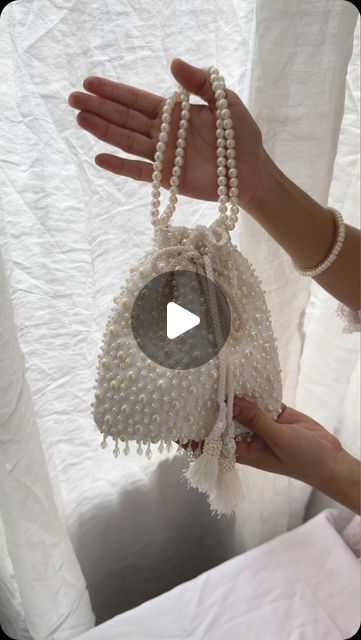 Pearl Sling Bag, Indian Potli Bags, Pearl Potli Bags, Potli Bags Design, How To Make Potli Bags Handmade, How To Make Potli Bag, Pearl Bags Purses, Potli Bags Diy, How To Make Potli Bags Diy