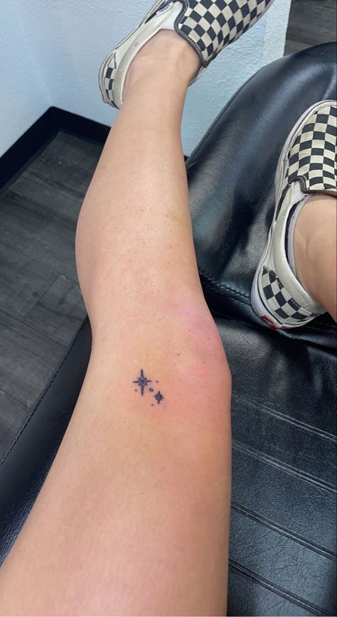 Simplistic Knee Tattoos, Knees Tattoos Women, Small Under Knee Tattoo, Leg Minimal Tattoo, Leg Small Tattoos Women, Small Above The Knee Tattoos Women, Tiny Knee Tattoo, Star Tattoo On Knee, Small Leg Tattoo Placement