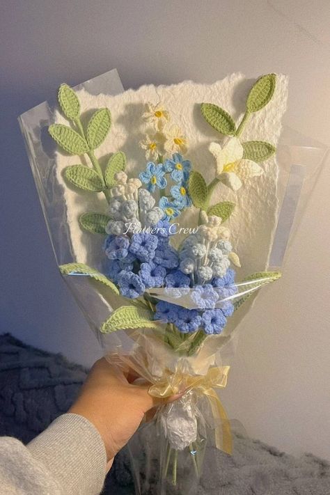 Graduation gift idea: crochet grape hyacinth and forget-me-not flower bouquet in blue Crochet Bouquet Flowers For Boyfriend, Crochet Bouquet For Boyfriend, Knitted Bouquet Of Flowers, Crochet Gift Idea For Boyfriend, Crochet A Bouquet Of Flowers, Crochet Things To Make Your Boyfriend, Easy Crochet For Boyfriend, Aesthetic Crochet Flowers, Crochet Bouquet Arrangement