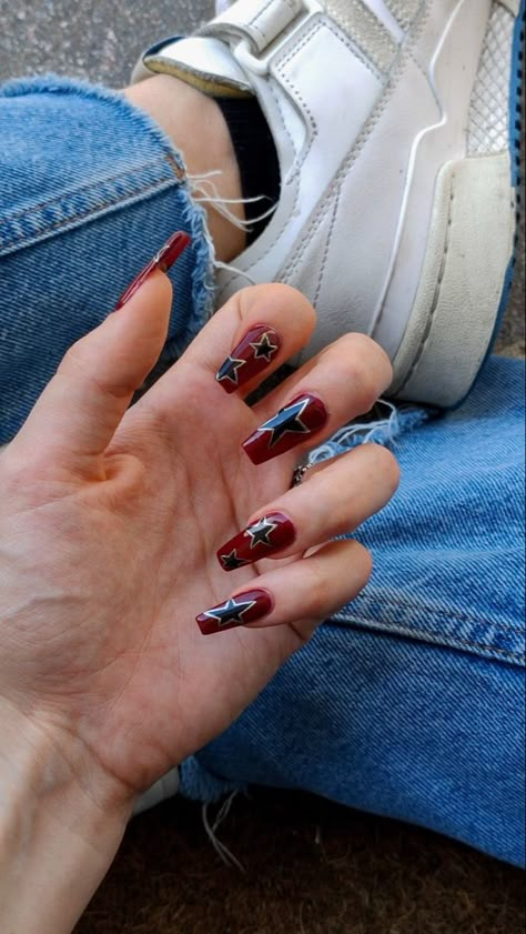 Y2k Dark Red Nails, Nails Y2k Red, Chrome Stars Nails, Y2k Nails Acrylic Short, Red Nails With Star, Acrylic Y2k Nails, Red Nails Y2k, 2000 Inspired Nails, Y2k Red Nails