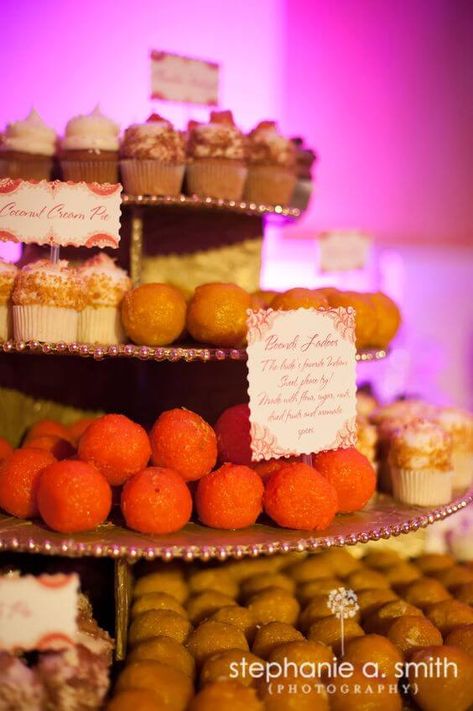 Indian Wedding Dessert Bar Ideas That Your Guests Will Love Indian Wedding Food, Wedding Food Display, Wedding Food Stations, Mehndi Party, Dessert Bar Wedding, Wedding Food Ideas, Indian Wedding Ideas, Wedding Sweets, Henna Night