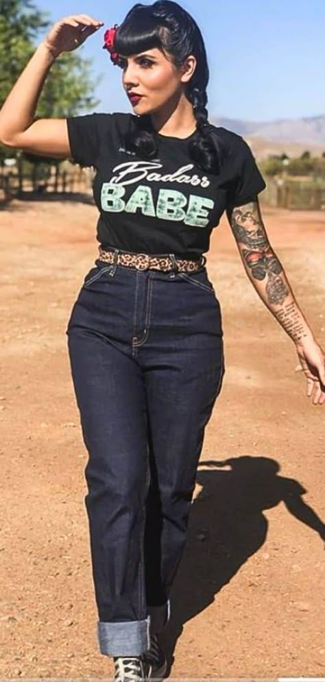 Rockabilly Jeans Outfit, Gothabilly Outfits, Gothabilly Aesthetic, Rockabilly Outfits For Women, Rockabilly Fashion Outfits, Rockabilly Aesthetic, Punk Wardrobe, Rockabilly Jeans, Stile Pin Up