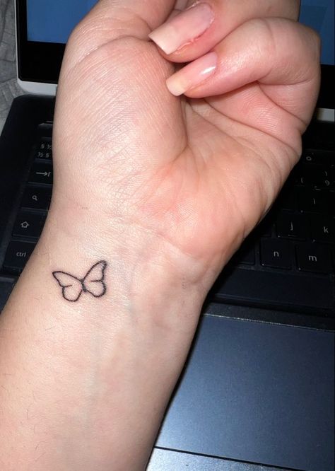 Small Henna Tattoos, Henne Tattoo, Cute Henna Tattoos, Small Henna, Tato Minimal, Cute Henna, Tato Henna, Hand Tattoos For Girls, Hand And Finger Tattoos