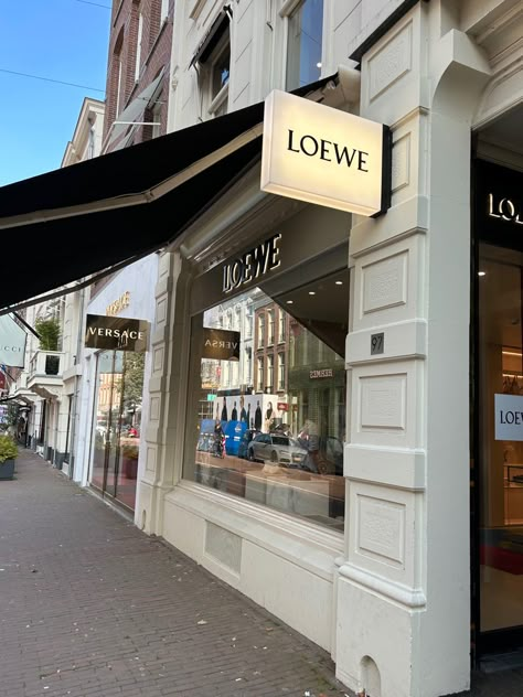 Loewe Store, Signboard Design, Cafe Idea, Amsterdam Shopping, Sign Board Design, Storefront Design, Wall Logo, Store Layout, Shop Front Signage