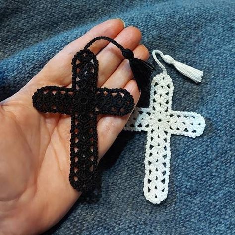 Christian Crochet Patterns Free, Christian Crochet Ideas, Cross Crochet Pattern, Crochet Christian, Christian Crochet, Crocheted Cross, Coquette Tshirt, Tassel Crochet, God's Eye