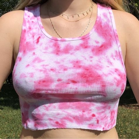 Pink And White Tie Dye Tank Top Cute Tie Dye Outfits, Tye Dye Tank Tops, Cut Hoodies, Diy Tie Dye Shirts, Pink Tye Dye, Tie Dye Tops, Summer Outfits For Teens, Easy Crochet Baby, Tie Dye Crop Top