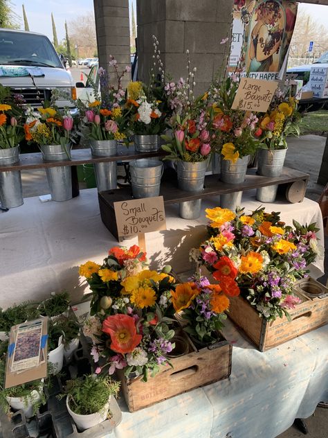 Flower Tubs Ideas, Farmers Market Flowers Wedding, Farmers Market Flower Arrangements, Flower Bar Farmers Market, How To Sell Flowers At A Farmers Market, Floral Market Display, Flower Display Stand Farmers' Market, Farmers Market Floral Display, Flower Stand At Farmers Market