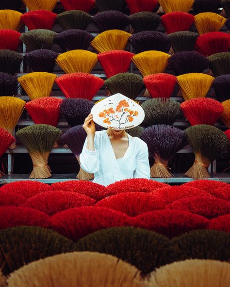 🌈 Colorful and fragrant Vietnam 🇻🇳 Wonderful moments of our incense village tour in Northern Vietnam 🥰 Best done as a day trip from Hanoi Is this experience on your bucket list? 💭🙋🏻‍♀️ 📌 Save this for your next Vietnam trip 🇻🇳♥️ Shot by @detojan #vietnam #incense #incenseburner #incensevillage #việtnam #vietnamtravel #vietnamfood #vietnamtrip #travel #travelgram #travelmore #travelmoments #travelmemories #beautifuldestinations #beautifulplaces #travelvibes #travelvietnam Vietnamese Hat Decor, Da Nang Vietnam Photography, Vietnam Vision Board, Hanoi Vietnam Aesthetic, Vietnam City, Vietnam Culture, Vietnam Photography, Hermes Window, Hoian Vietnam