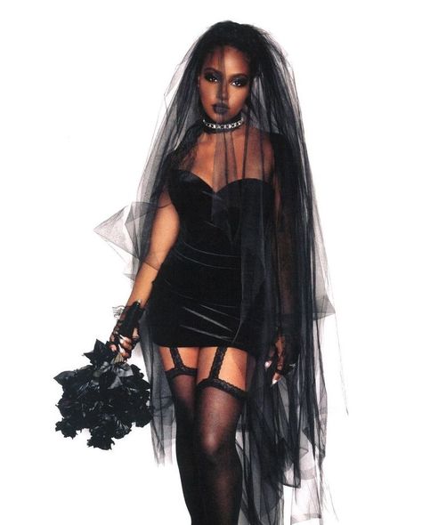 All Black Halloween Costume, Goth Halloween Costume, Black Dress Halloween Costume, Halloween Bride Costumes, Most Popular Halloween Costumes, Goth Bride, Black Halloween Costumes, Halloween Bride, Hot Halloween Outfits