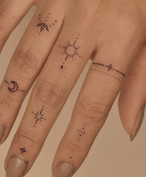 Tato Minimal, Small Finger Tattoos, Finger Tattoo For Women, Finger Tats, Hand And Finger Tattoos, Finger Tattoo Designs, Handpoke Tattoo, Small Hand Tattoos, Finger Tattoo