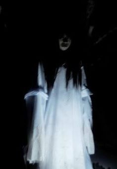 White Lady Ghost, Horror Ghost Images, Haunted House Inspiration, Scary Images, Scary Photos, Ghost Drawing, Horror Drawing, Horror Costume, Creepy Ghost