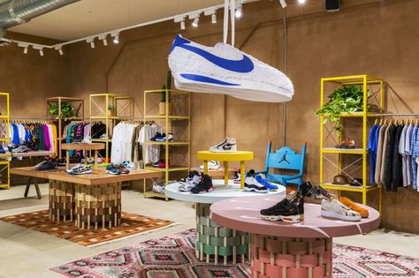 Sneaker Displays, Shoe Store Design, Racial Diversity, Retail Store Interior Design, Sneaker Shop, Retail Store Interior, Skechers Kids, 2019 Runway, Store Interiors