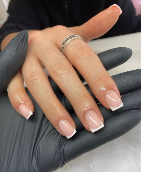 French Tips With Glitter Outline, Short Sqovalnails French, Minimal Square Nails, Business Nails Classy Short, Glitter Neutral Nails, French Short Nails Ideas, Natural Short Square Nails, Short Squoval Christmas Nails, Short Straight Nails