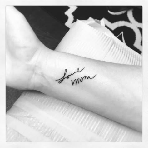 Mom Dedicated Tatoos, Mom Signature Tattoo Handwriting, Family Member Writing Tattoo, Signature Wrist Tattoo, Memorial Tattoos Mom Handwriting, Memorial Mom Tattoos Mothers, Loved Ones Signature Tattoo, Mothers Writing Tattoo, Tattoos Of Loved Ones Handwriting