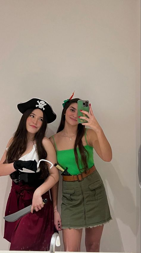 Peter Pan Costume Women, Captain Hook And Peter Pan Costume, Peter Pan And Captain Hook Costumes, Peter Pan Fantasia, Peter Pan Costume For Women, Peter Pan Group Costume, Captain Hook And Peter Pan, Peter Pan Halloween Costume, Disfraz Peter Pan