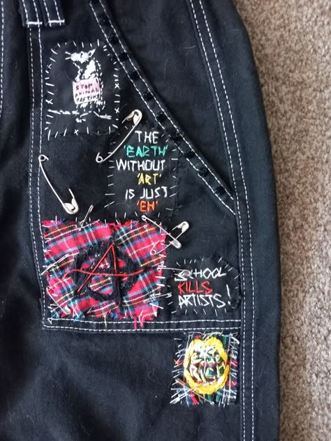 Embroidery Ideas For Pants, Battle Jacket Patch Ideas, Homemade Patches Punk, Crust Pants Ideas, Punk Upcycling, Battle Jacket Patches, Punk Jacket Ideas, Patch Work Clothes, Punk Jacket Diy