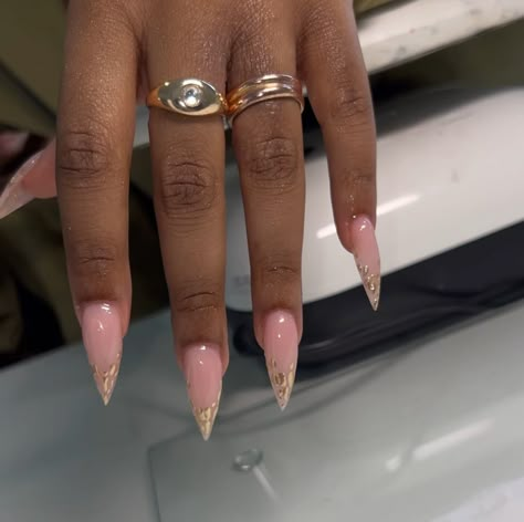 Almond Nails Designs Wedding Guest, Gold French Tip Stiletto Nails, Wedding Guests Nails, September Stiletto Nails, Pink And Gold Acrylic Nails Designs, Almond Shaped Birthday Nails, Almond Birthday Nails Designs, Stiletto Vacation Nails, Virgo Nail Ideas